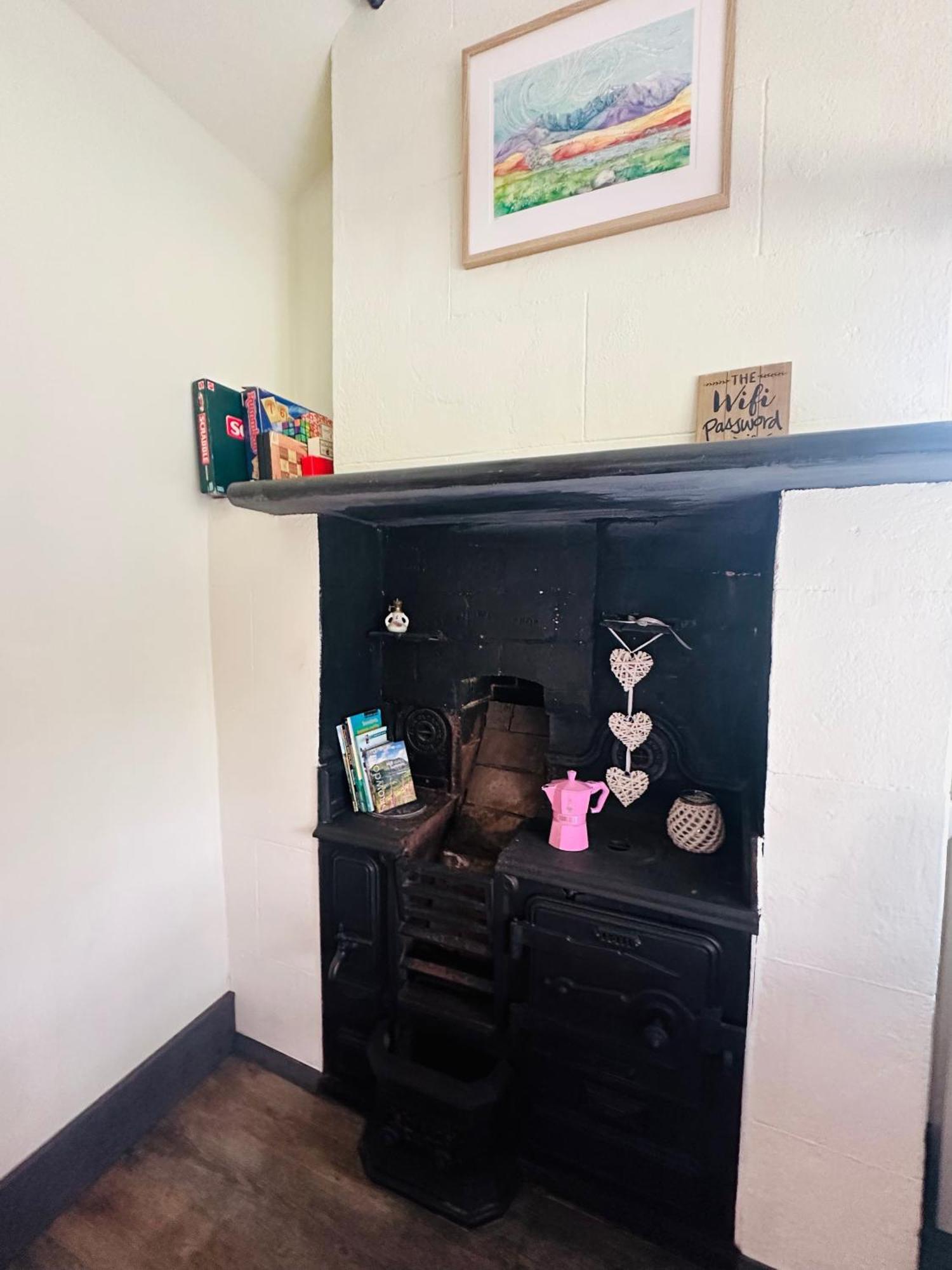Tiny Romantic Retreat With Hot Tub On A Country Estate Near Cardigan Bay In Eryri Snowdonia Llanbedr  Ngoại thất bức ảnh